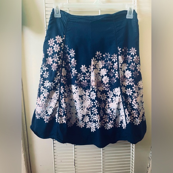Liz Claiborne Dresses & Skirts - Liz Claiborne Axcess Skirt MIDI Navy Blue Light Pink Floral Size 4 Small Boho
